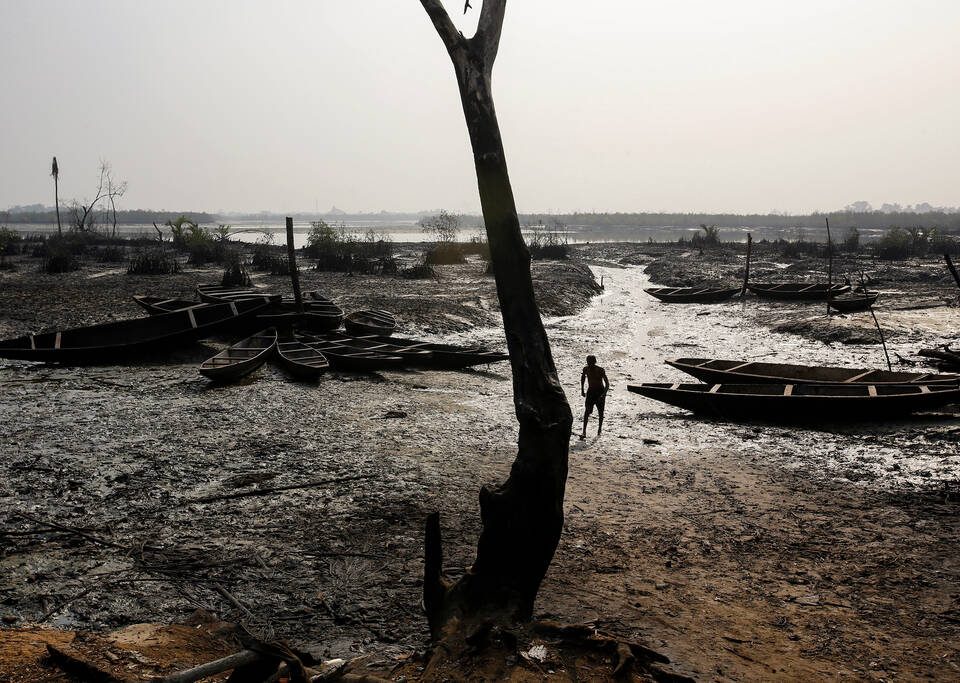 Nigéria - Bateaux de pêche abandonnés - Marrée noir et Shell-min
